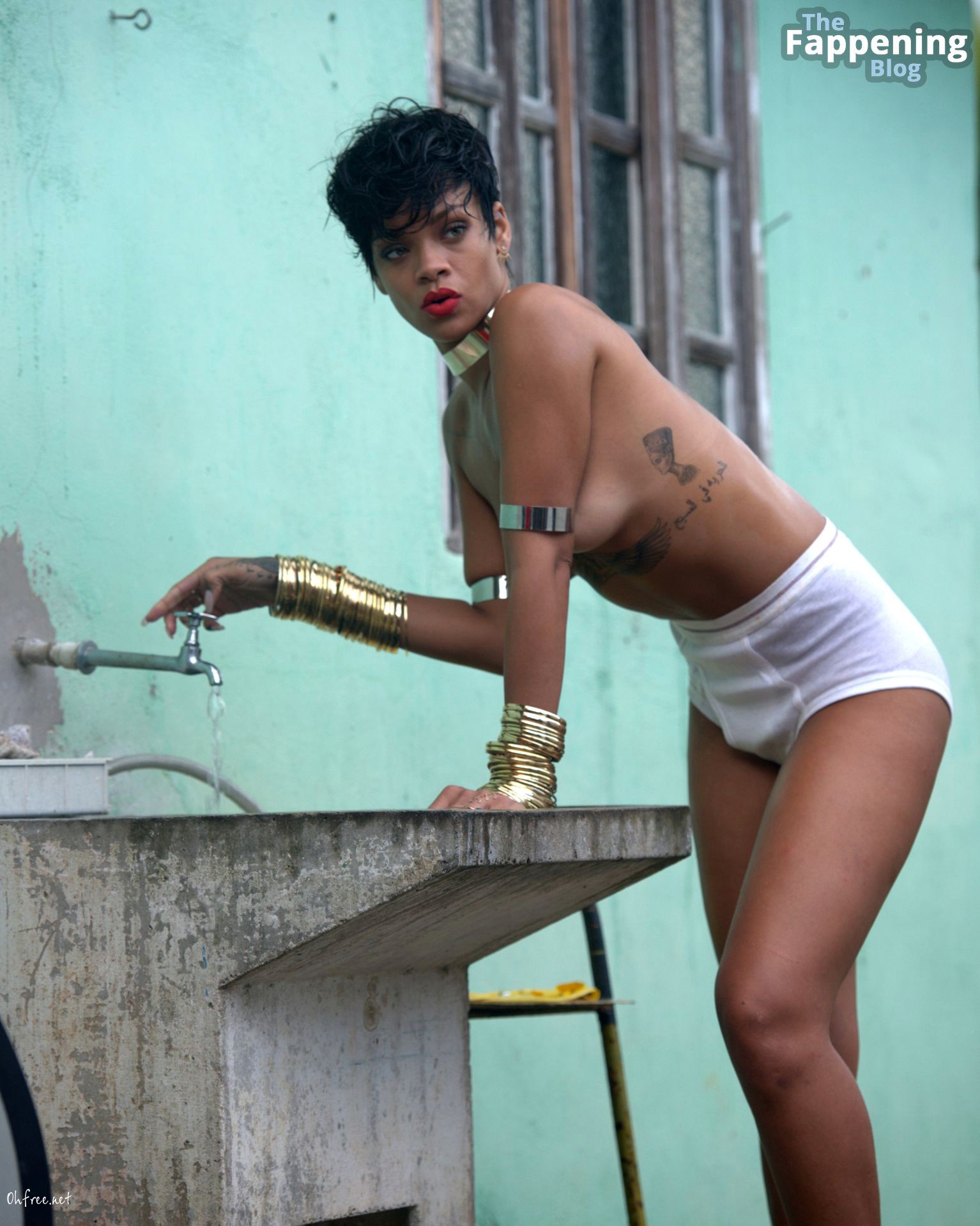 Rihanna Nude Sexy – Vogue Brazil 002 1