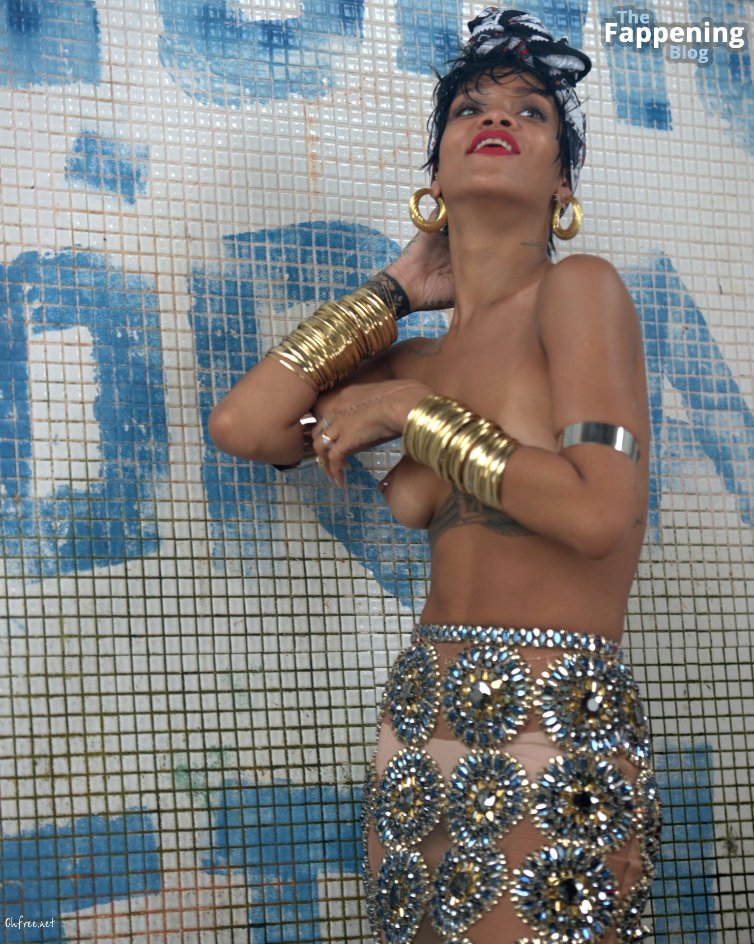 Rihanna Nude Sexy – Vogue Brazil 009