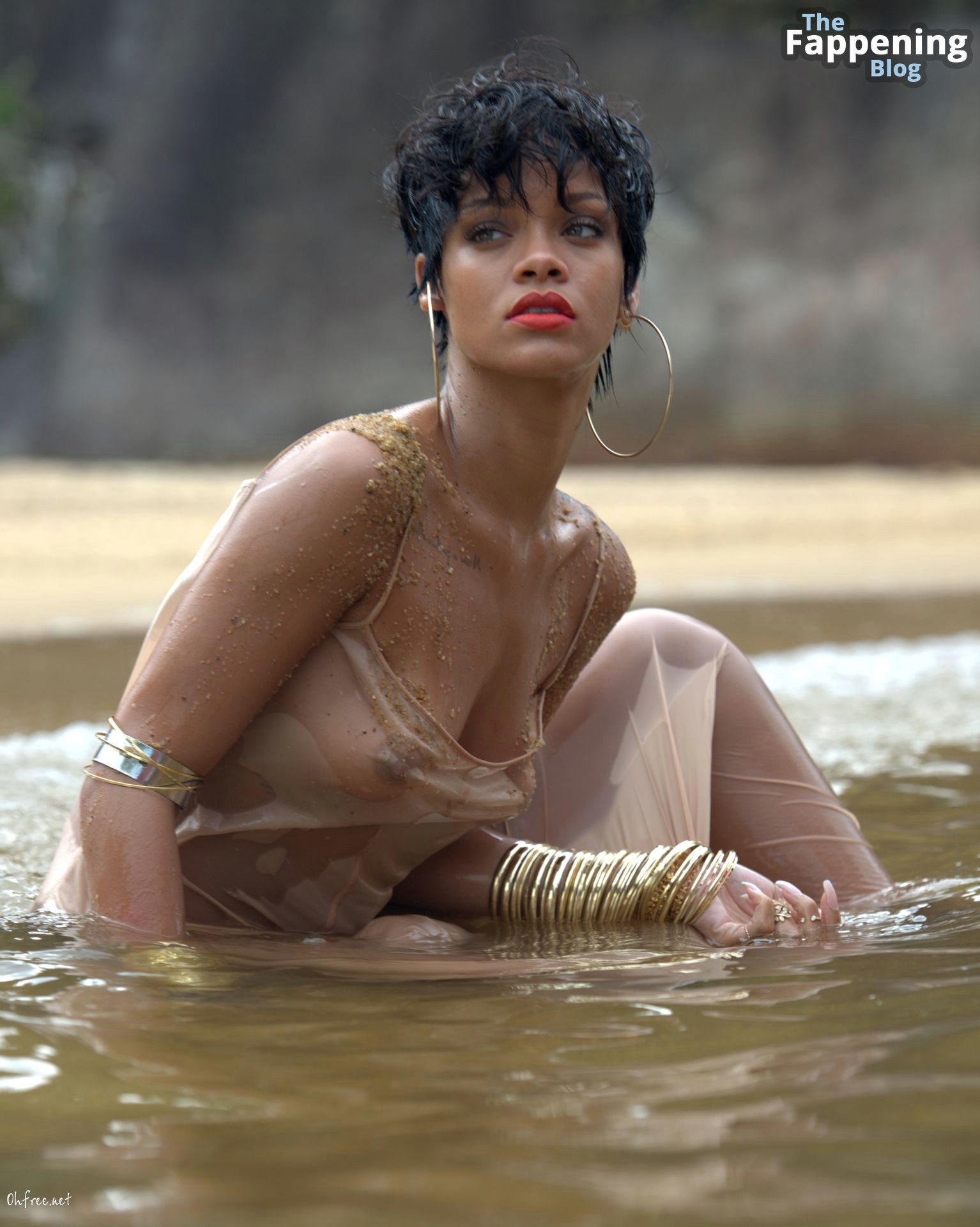 Rihanna Nude Sexy – Vogue Brazil 021