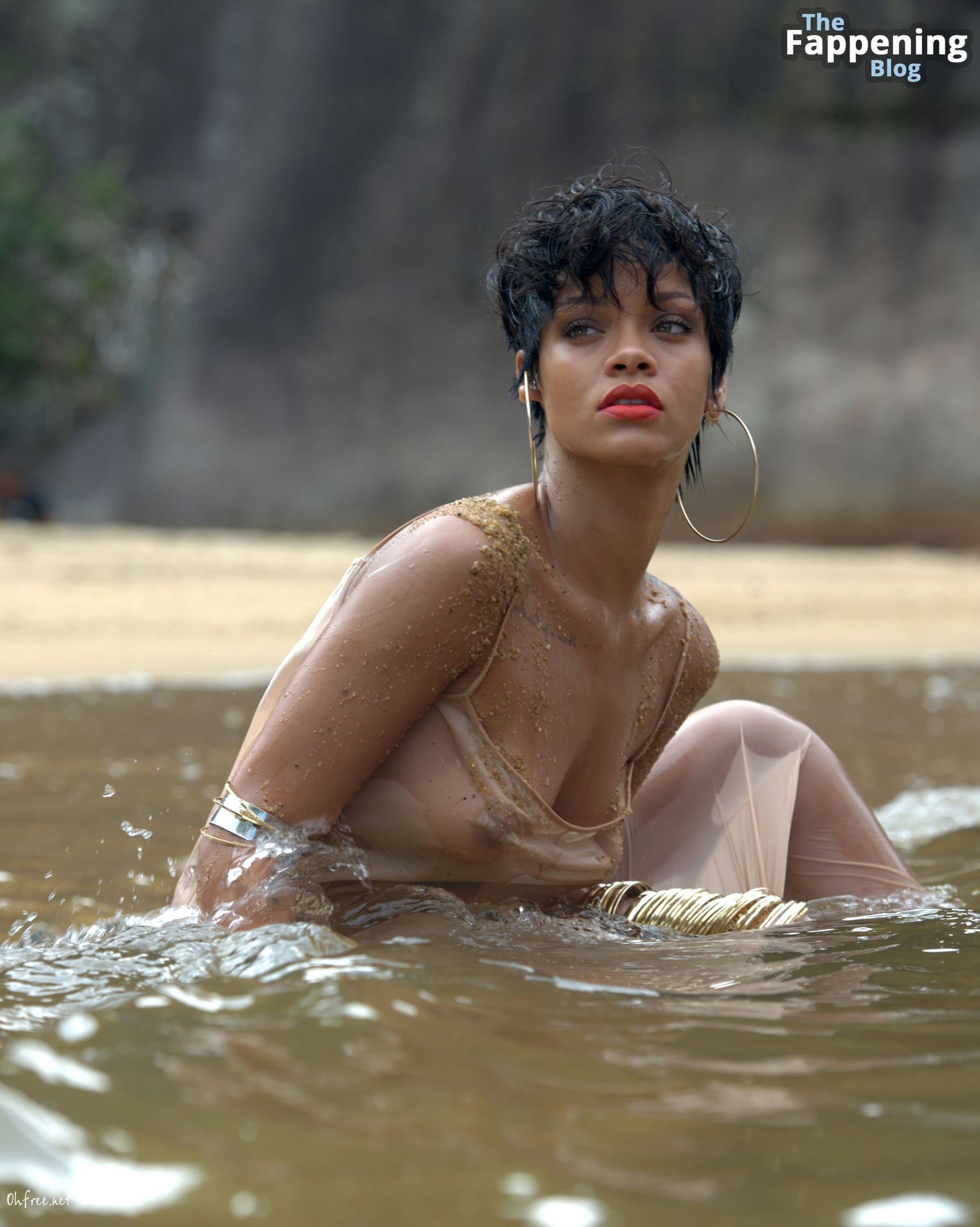 Rihanna Nude Sexy – Vogue Brazil 022