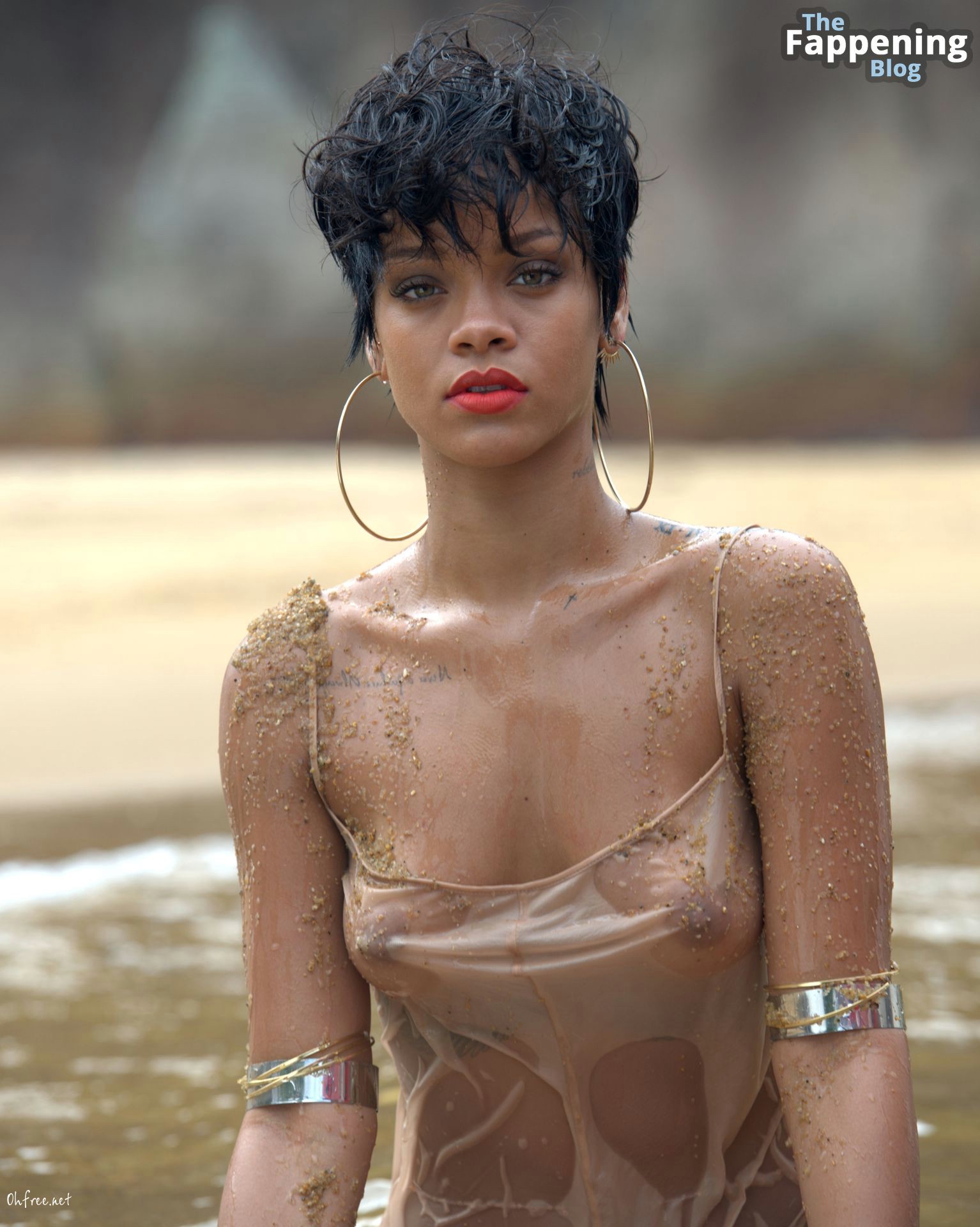 Rihanna Nude Sexy – Vogue Brazil 024