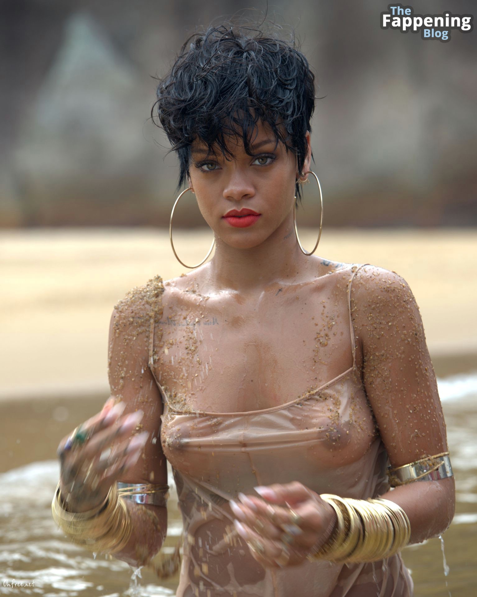 Rihanna Nude Sexy – Vogue Brazil 025