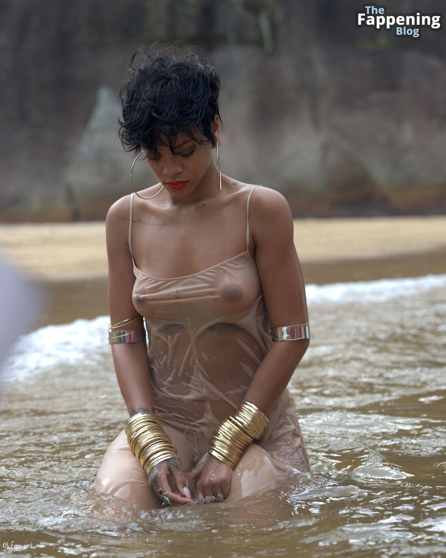 Rihanna Nude Sexy – Vogue Brazil 031