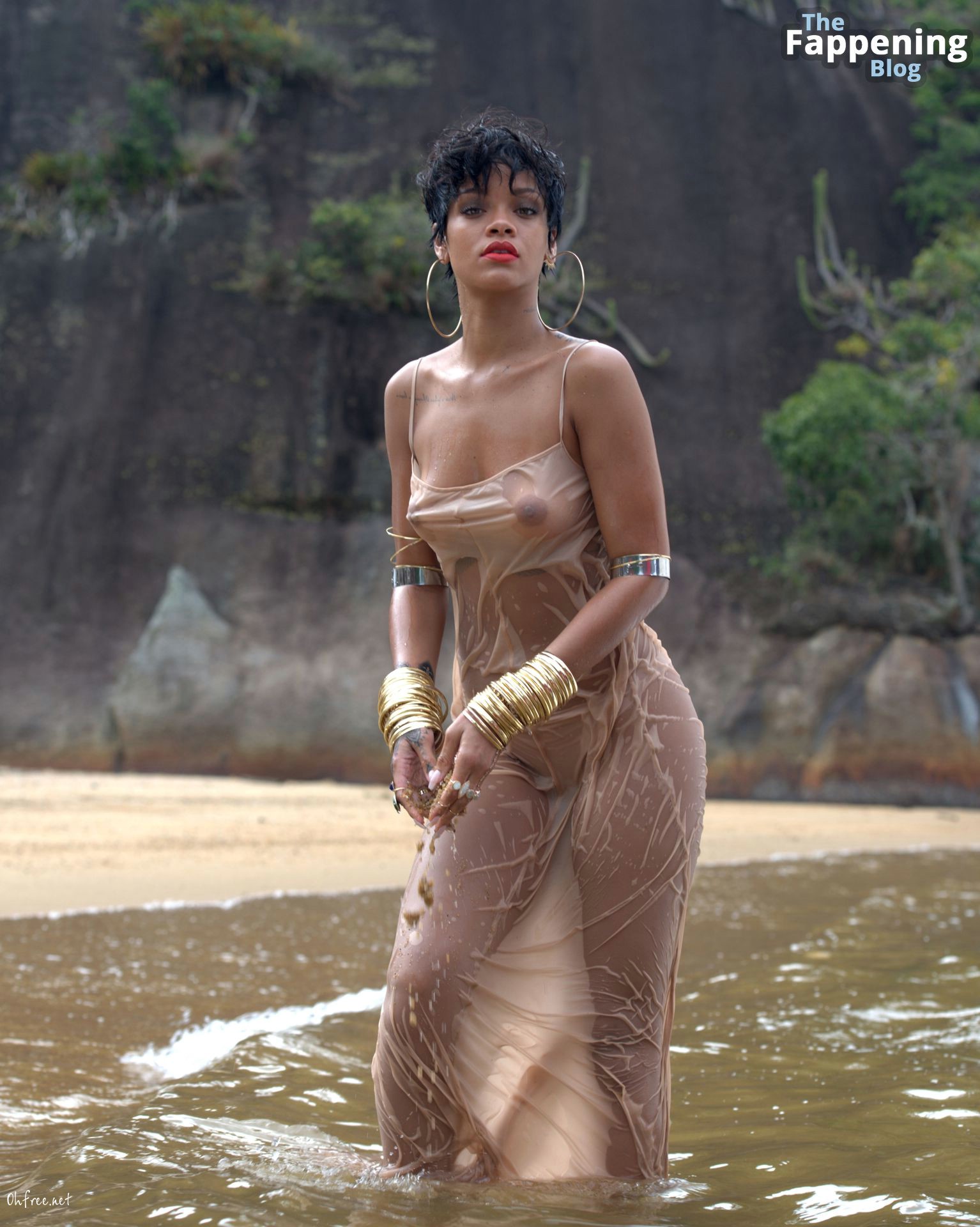 Rihanna Nude Sexy – Vogue Brazil 033