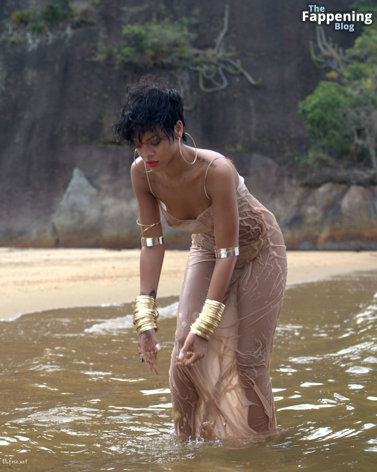 Rihanna Nude Sexy – Vogue Brazil 035