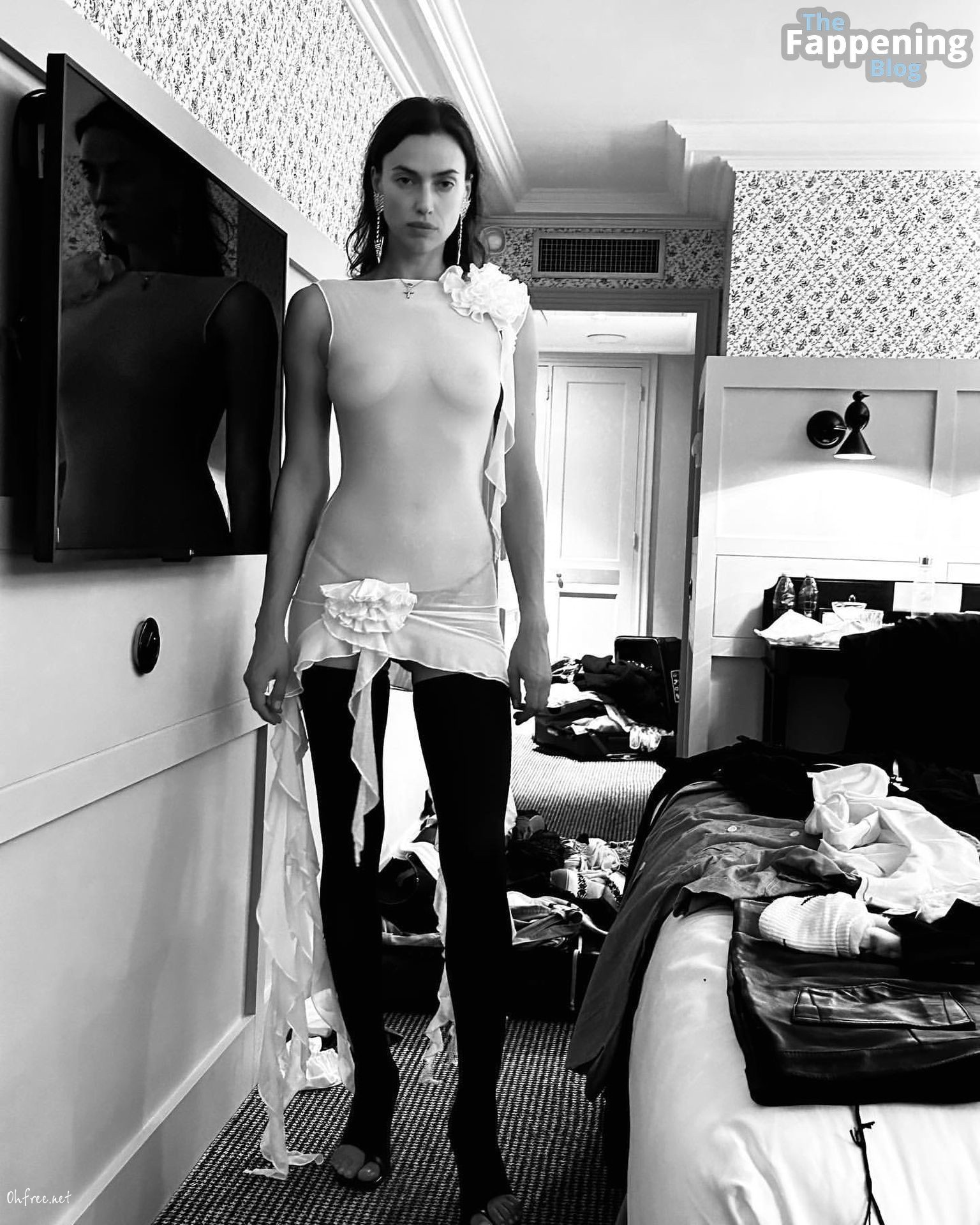 Irina Shayk Leaked Flashes Her Nude Tits