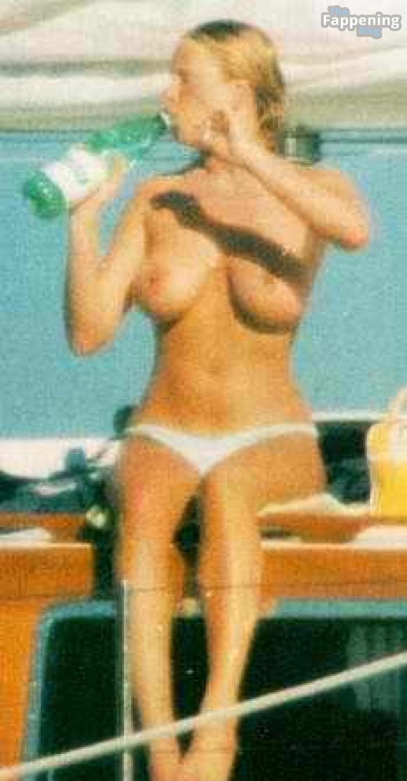 Alessia Marcuzzi Nude Sexy Leaks 001