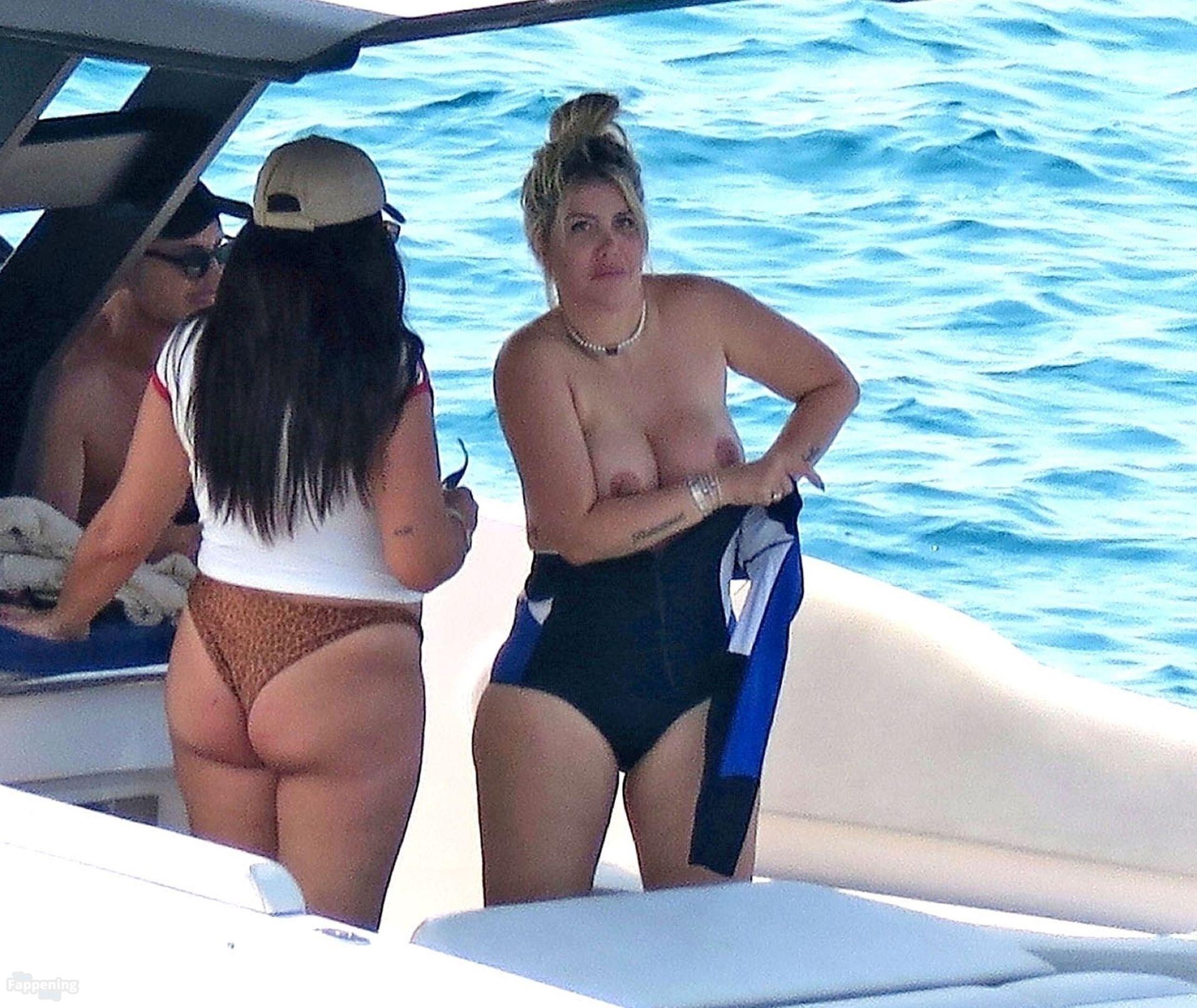 Wanda nara nude boobs on a boat in formentera 006