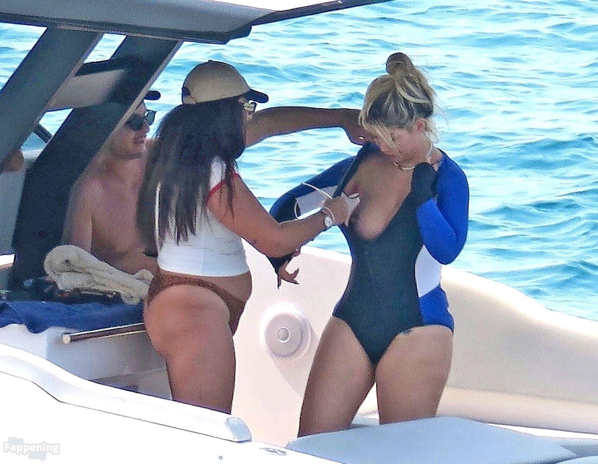 Wanda nara nude boobs on a boat in formentera 009