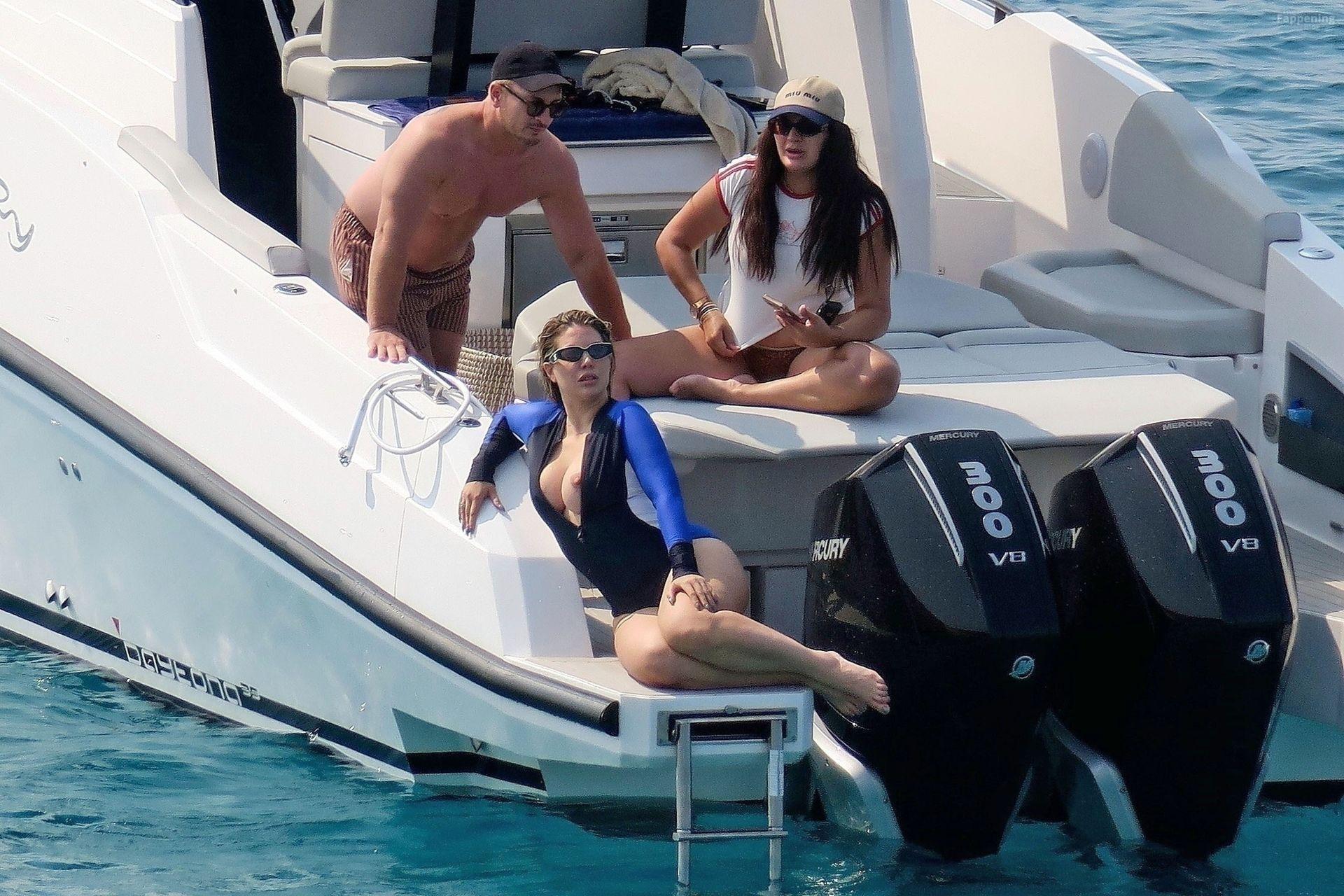 Wanda nara nude boobs on a boat in formentera 011